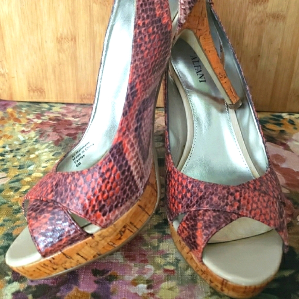 Alfani Coral Snake Print Platform Pumps Fairfax Women's Shoes Sz 6